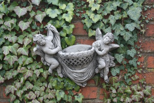 KWP10 Twin Cherub Wall Planter